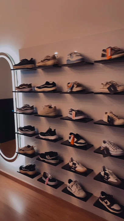 Vargas Shoes